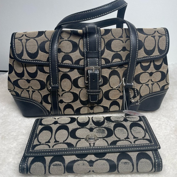 Coach Bag FREE wallet - Picture 1 of 9